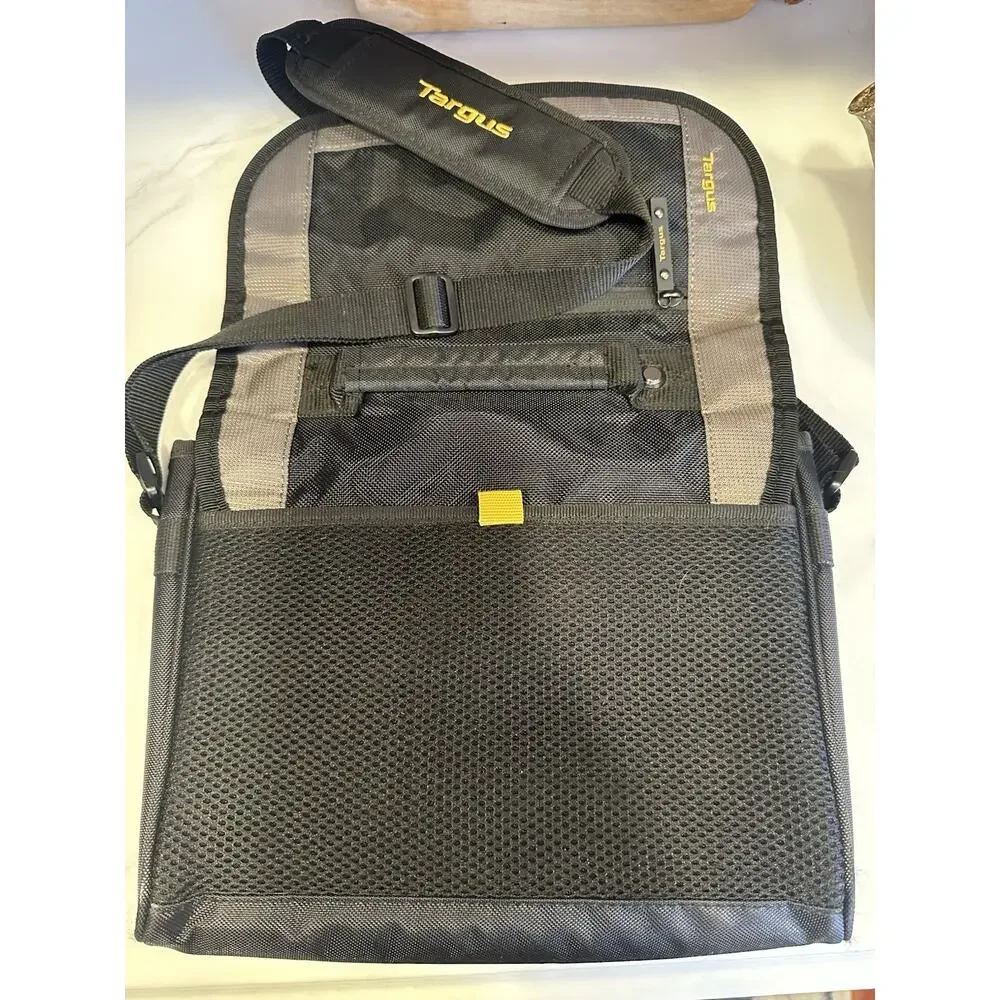 Targus Black Gray Nylon Shoulder Messenger Small Bag Padded Partitions 11”x11”